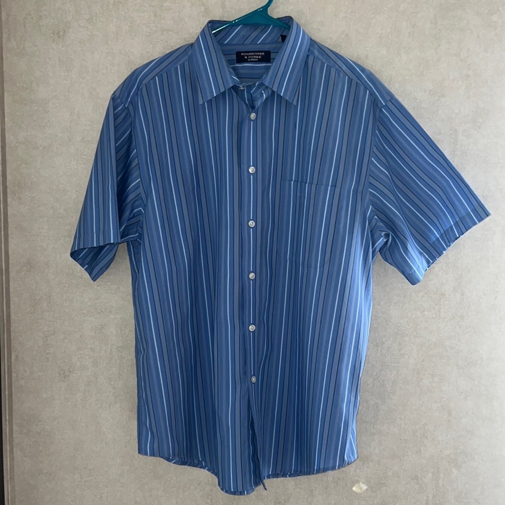 ❤️ Men’s Short Sleeve Striped Button Up Large